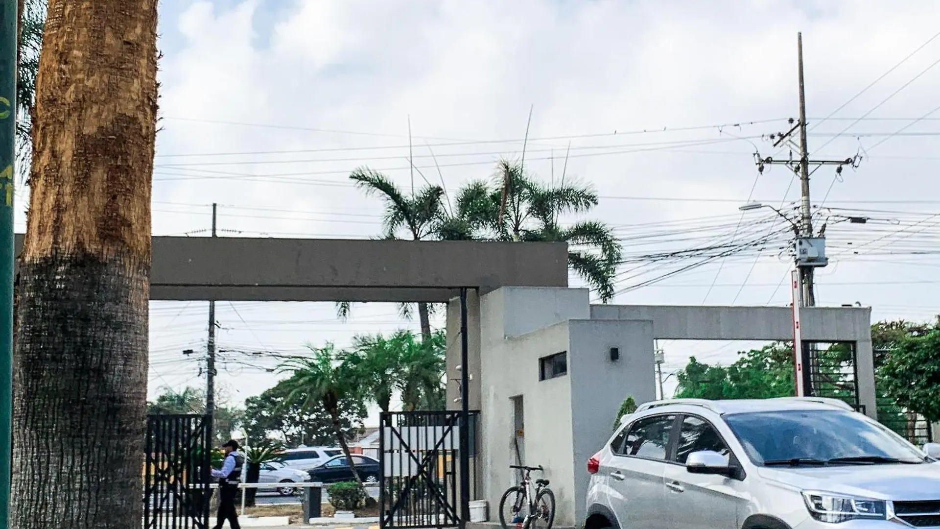 과야킬 Amplia Casa Moderna En Altos Del Rio 빌라 0*,