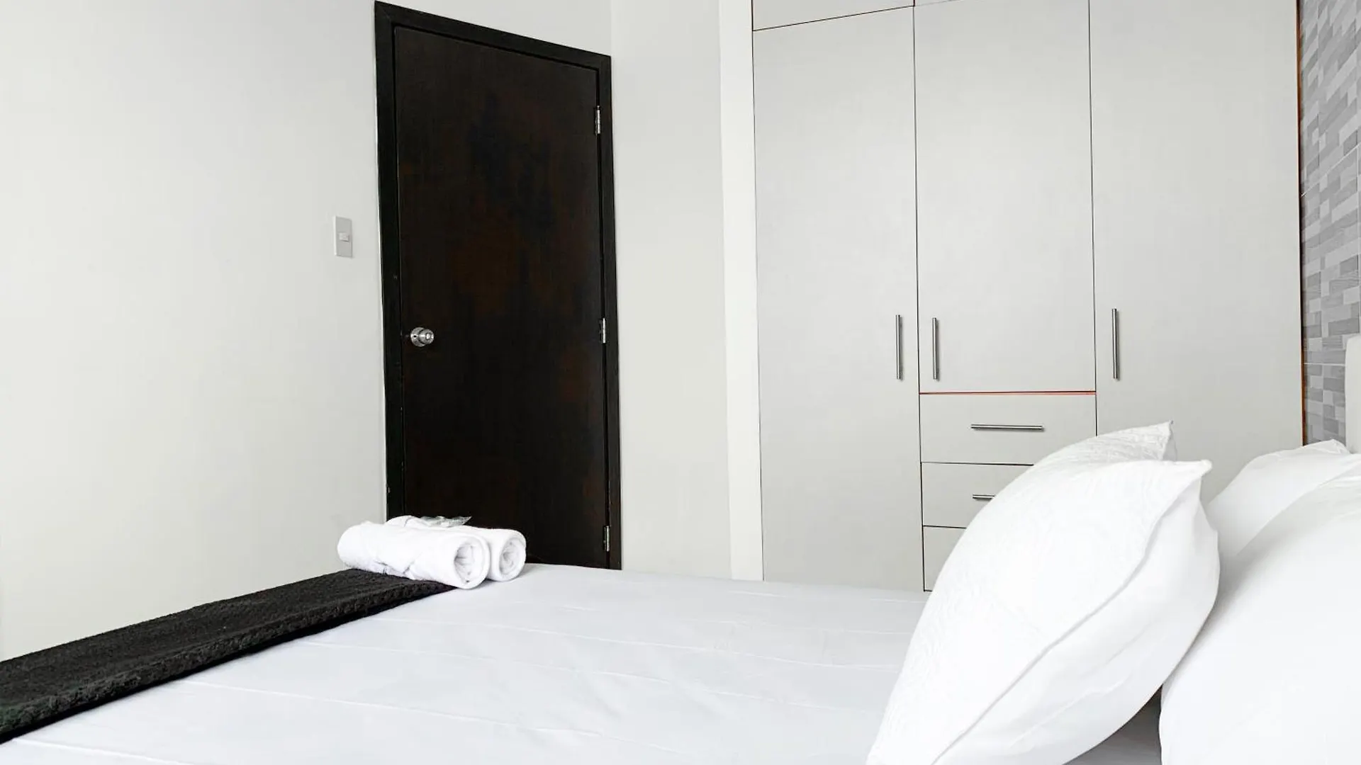 과야킬 Amplia Casa Moderna En Altos Del Rio 빌라