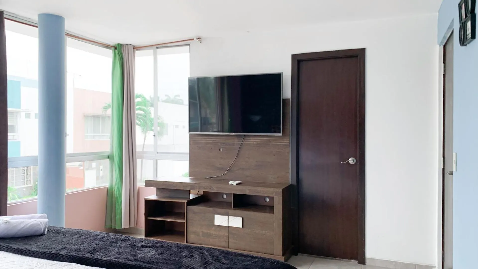 과야킬 Amplia Casa Moderna En Altos Del Rio 빌라