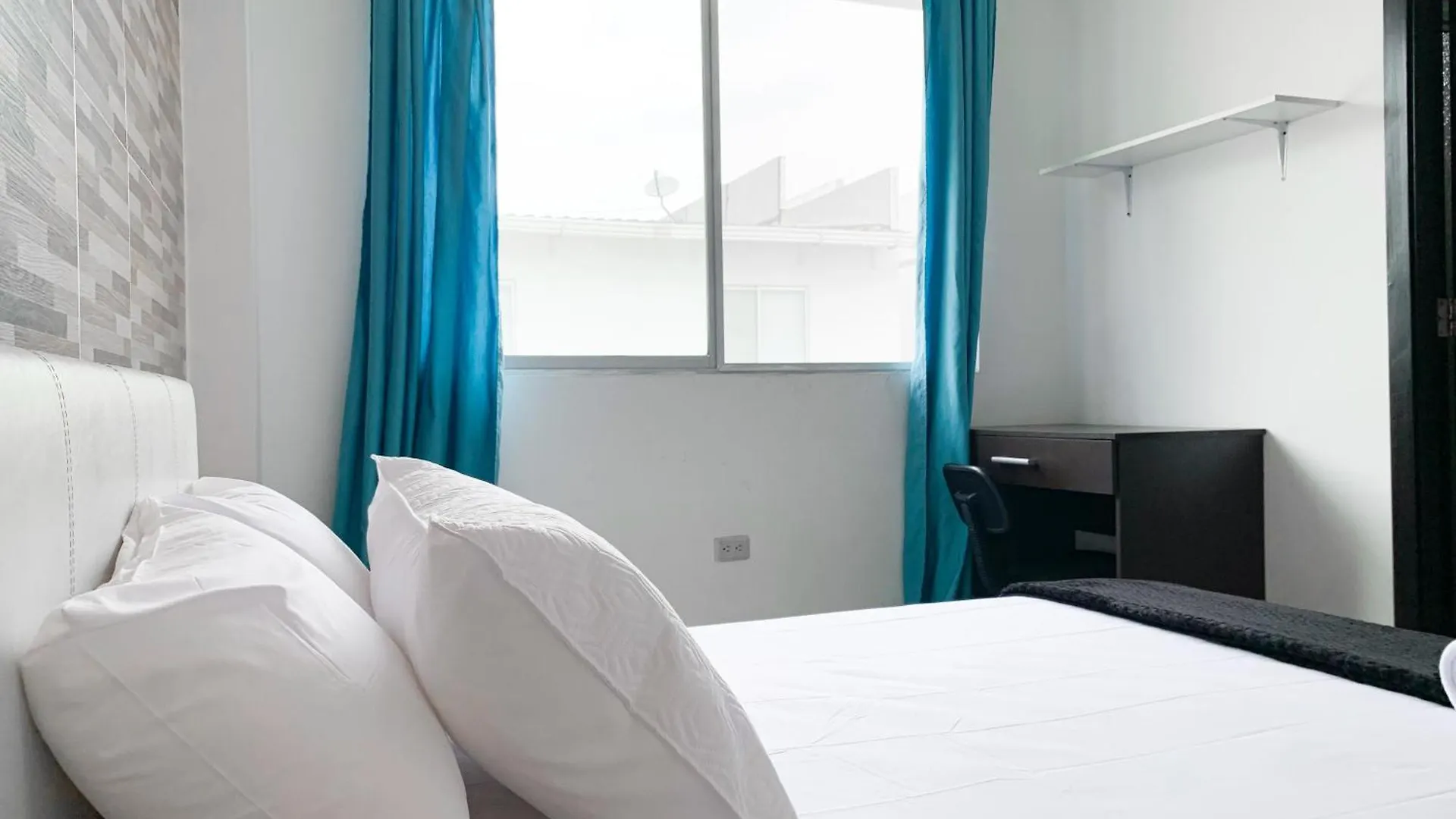 펜션 과야킬 Amplia Casa Moderna En Altos Del Rio 빌라