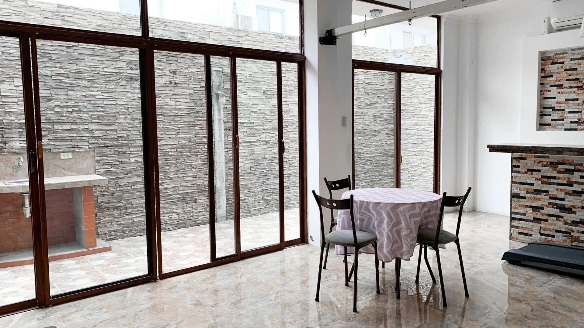 과야킬 Amplia Casa Moderna En Altos Del Rio 빌라 펜션